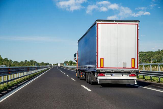 Mit den Umzugs Lkw nach Polen 